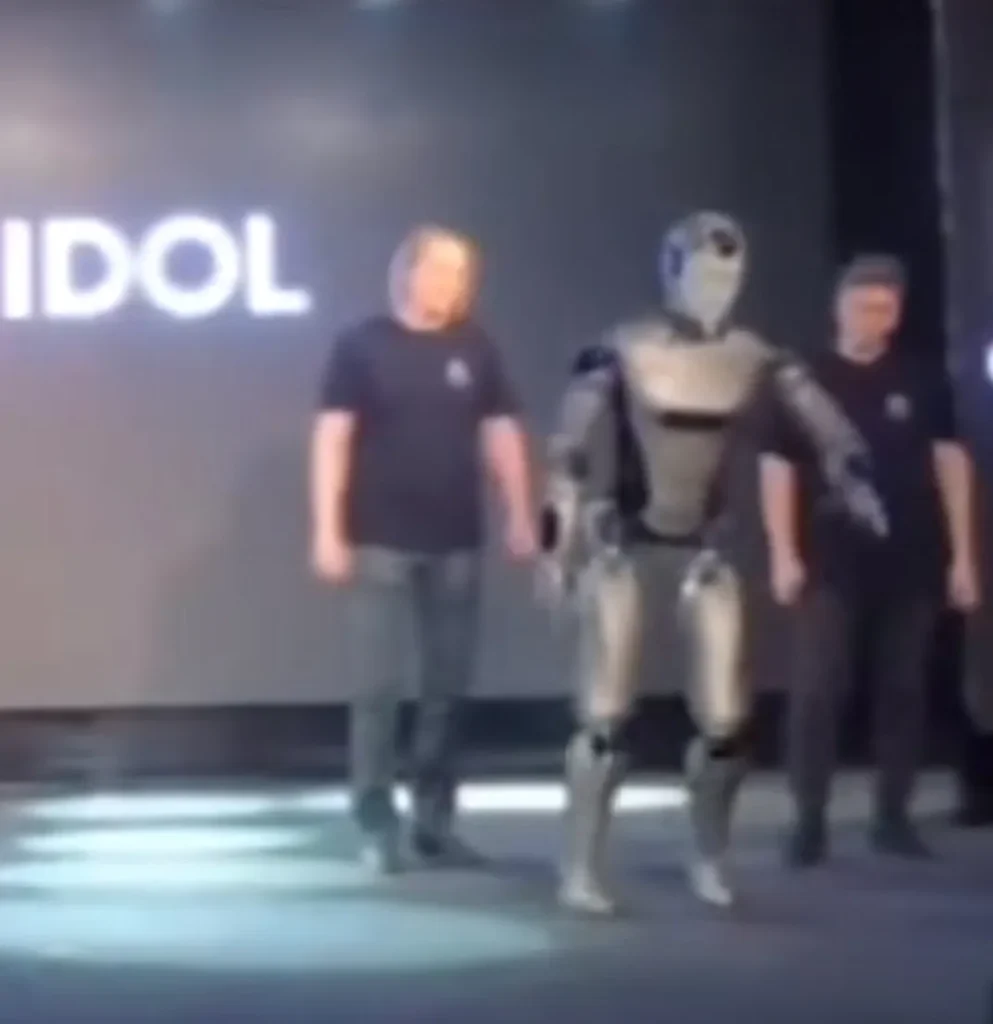 Robot Hình Người Đầu Tiên Của Nga Ngã Sấp Khi Ra Mắt: Sự Kiện Gây Chú Ý Trên Toàn Thế Giới