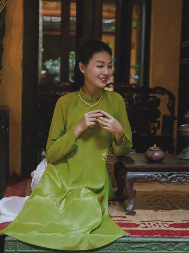 MC Hồng Nhung và MC Phí Linh - Nàng đẹp nhất khi mặc áo dài