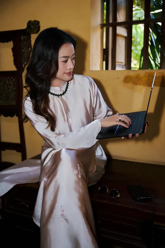 MC Hồng Nhung và MC Phí Linh - Nàng đẹp nhất khi mặc áo dài