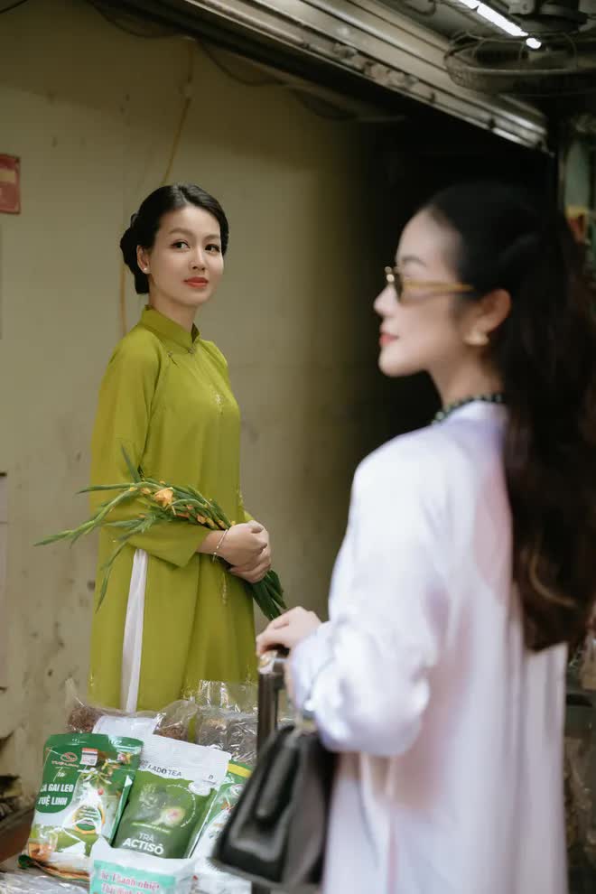 MC Hồng Nhung và MC Phí Linh - Nàng đẹp nhất khi mặc áo dài