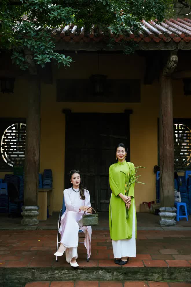 MC Hồng Nhung và MC Phí Linh - Nàng đẹp nhất khi mặc áo dài