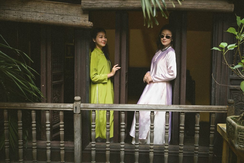 MC Hồng Nhung và MC Phí Linh - Nàng đẹp nhất khi mặc áo dài