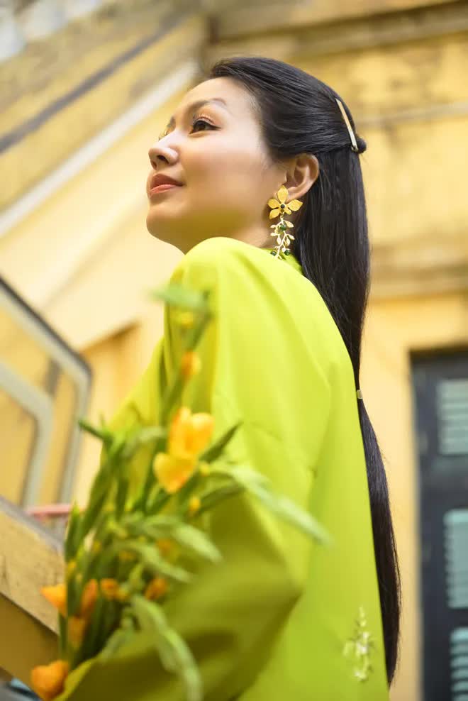 MC Hồng Nhung và MC Phí Linh - Nàng đẹp nhất khi mặc áo dài