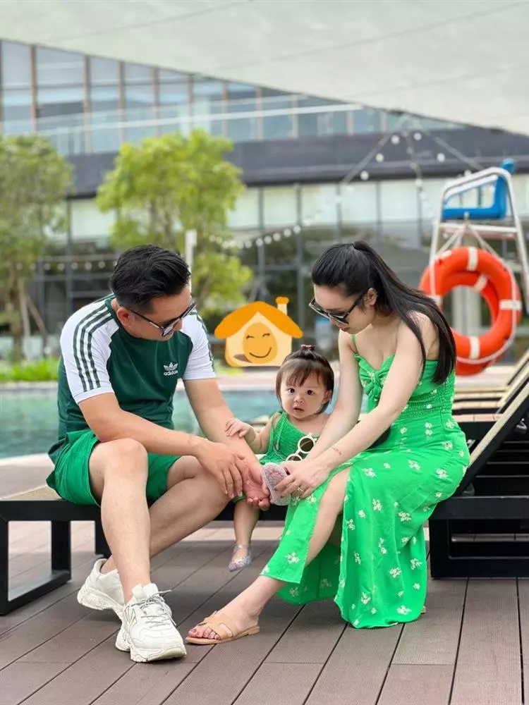 Giấu mặt vợ nhưng anh lại công khai ái nữ nhỏ xinh xắn, dễ thương.