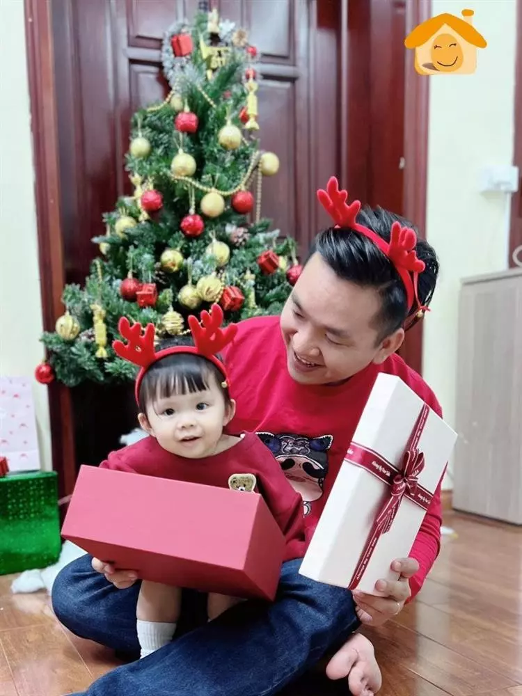 Cô con gái nhỏ khiến Hạnh Phúc tan chảy từng ngày.