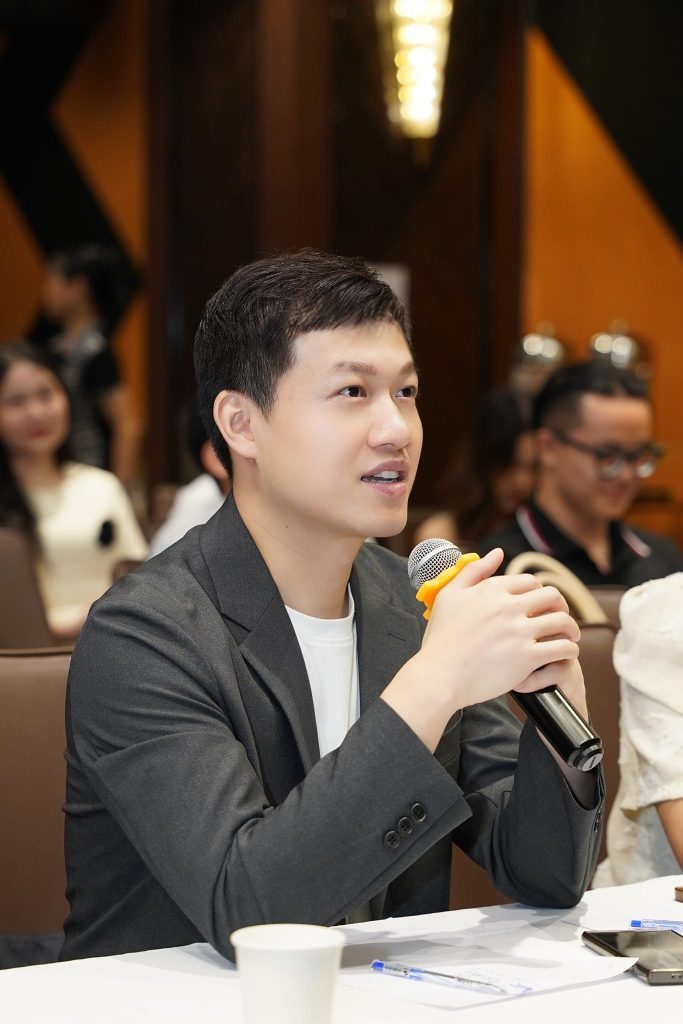 Nam MC tham gia nhiều chương trình truyền hình như Cafe Sáng, Đường Lên Đỉnh Olympia, Rung Chuông Vàng... (Ảnh: Facebook nhân vật)