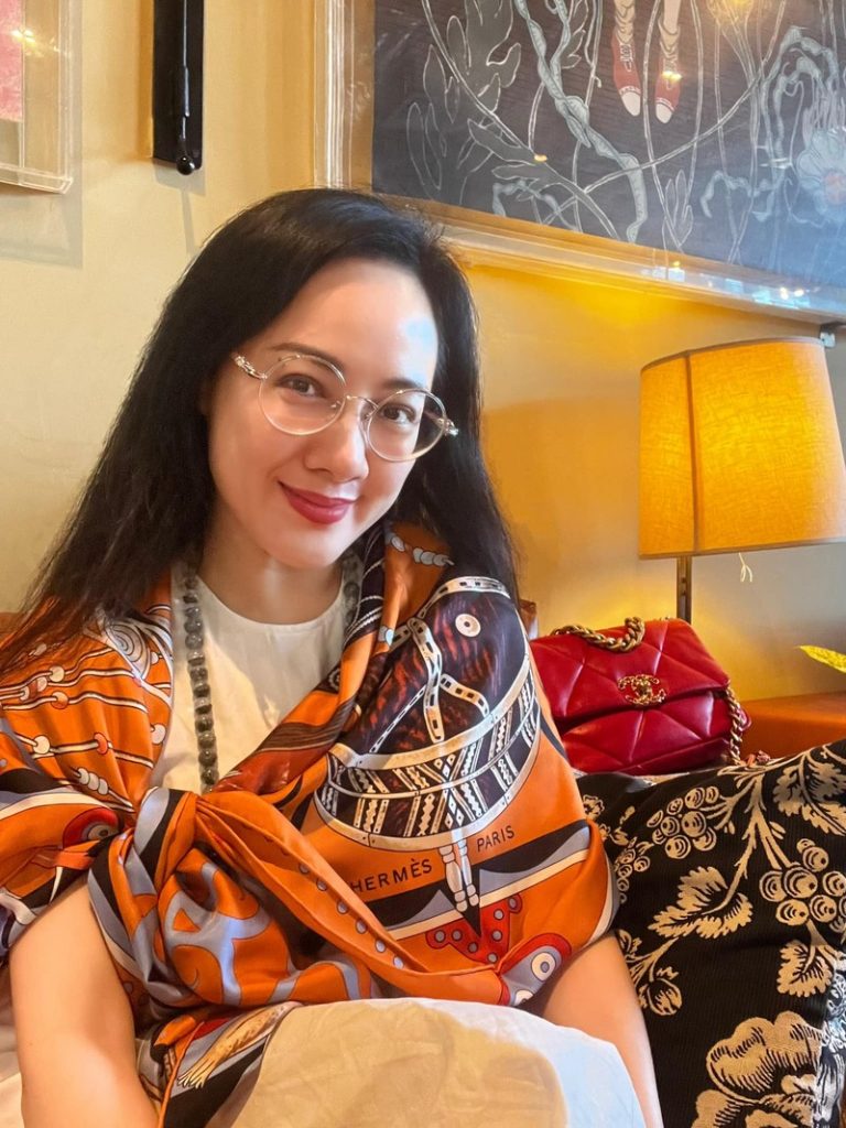 Dù ở phong cách nào, BTV Hoài Anh cũng nhận được "cơn mưa" lời khen từ người hâm mộ bởi nhan sắc xinh đẹp.