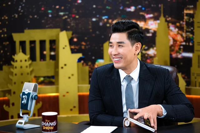 Sau nhiều nỗ lực, Nguyên Khang trở thành một trong những MC đắt show hàng đầu Việt Nam. Sau nhiều năm tích góp, anh sở hữu cho mình khối tài sản khủng với nhiều nhà hàng từ Phú Quốc đến TP.HCM. Đặc biệt, trong đó là nhà hàng về chả cá nằm ở trung tâm Sài Gòn. Hiện, nam MC đang sống trong một căn hộ cao cấp nằm ở trung tâm TP.HCM.