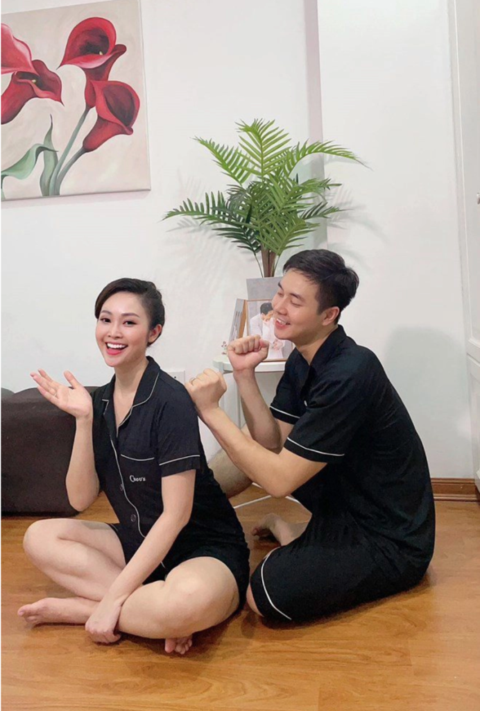 Nhan sắc Thùy Linh ngày càng tươi trẻ sau khi bước vào cuộc sống hôn nhân. Điều đó cho thấy, sự thoải mái về tinh thần mà bạn đời mang lại cho nữ MC là vô cùng lớn.