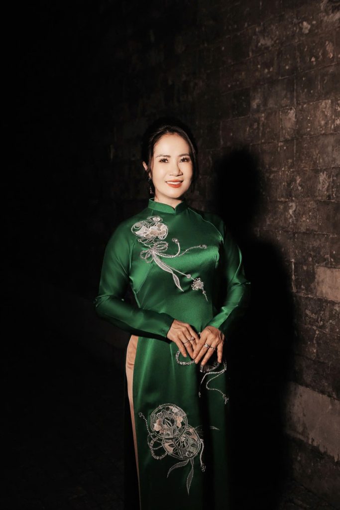 Diễn viên Nguyệt Hằng