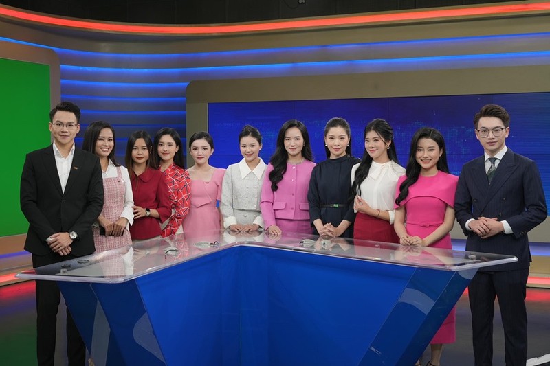 Bên cạnh những gương mặt MC kỳ cựu gắn liền với bản tin thời tiết của VTV nhiều năm qua là những gương mặt mới, đại diện cho thế hệ trẻ như: Việt Hà, Lan Chi, Hạnh Quyên, Khánh Linh..