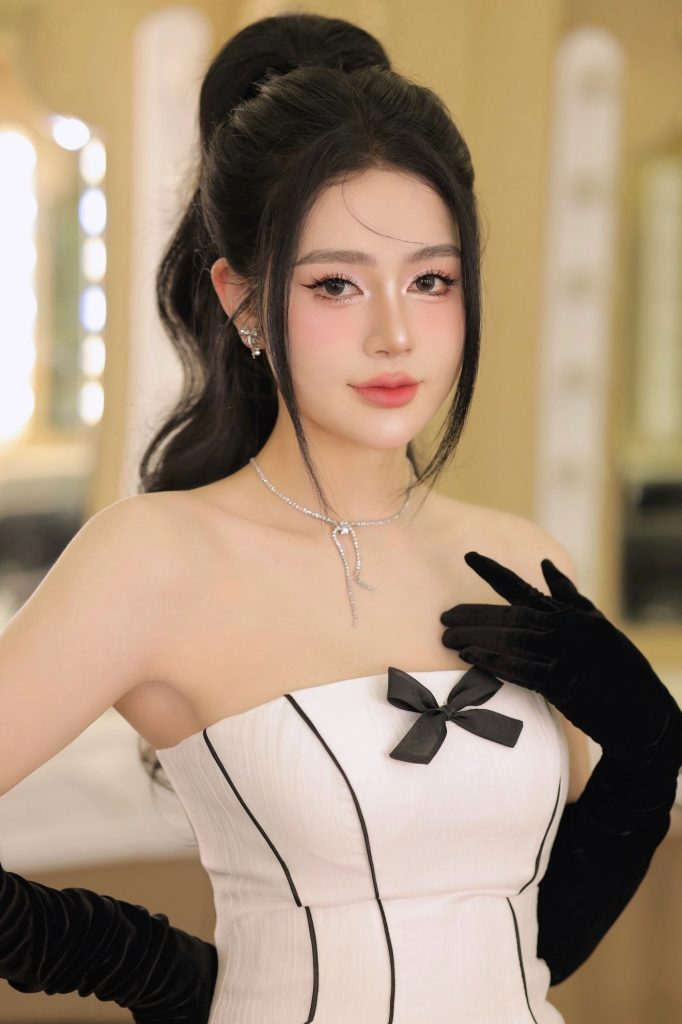 Gặp gỡ Oanh Tạ, ‘Hot girl cover’ với giọng hát đặc biệt và vóc dáng quyến rũ