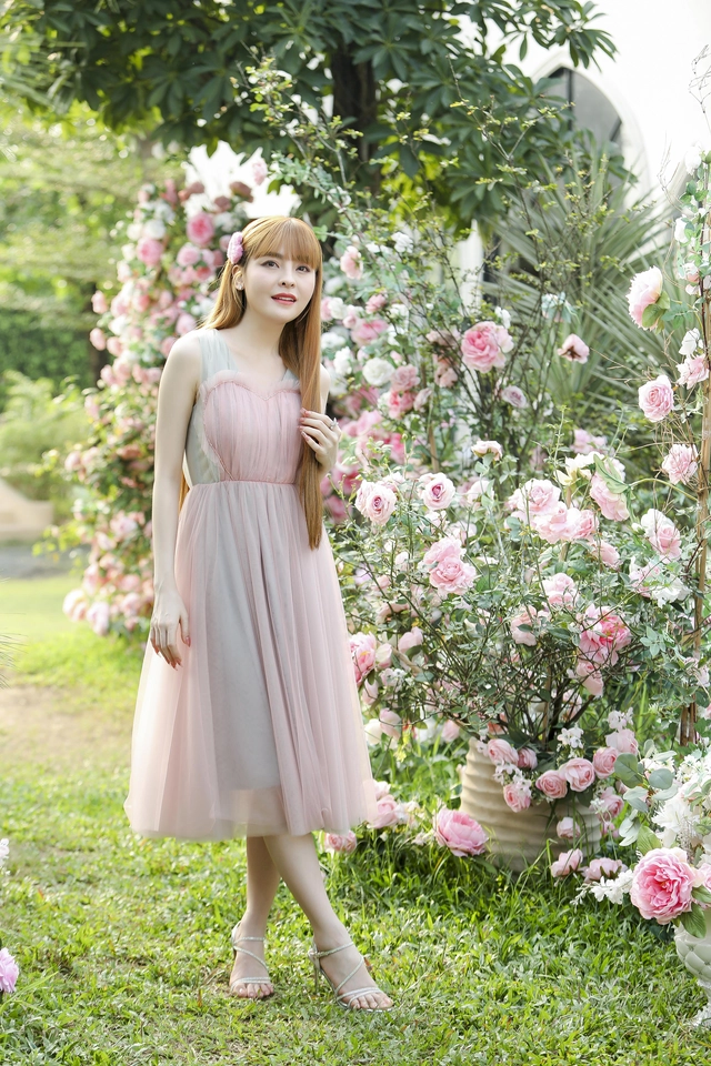 Cháu gái NSƯT Kim Tiểu Long, Ca sĩ Saka Trương Tuyền đính chính chuyện kết hôn