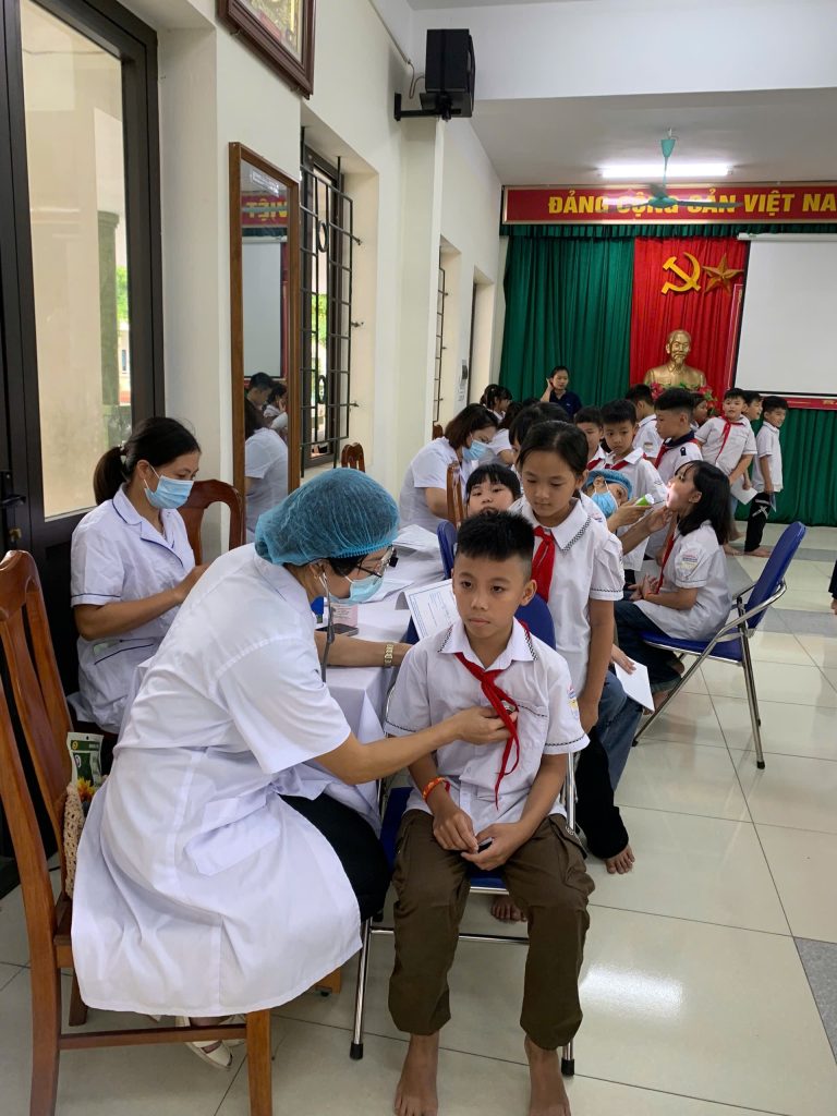 Khám sức khỏe cho học sinh